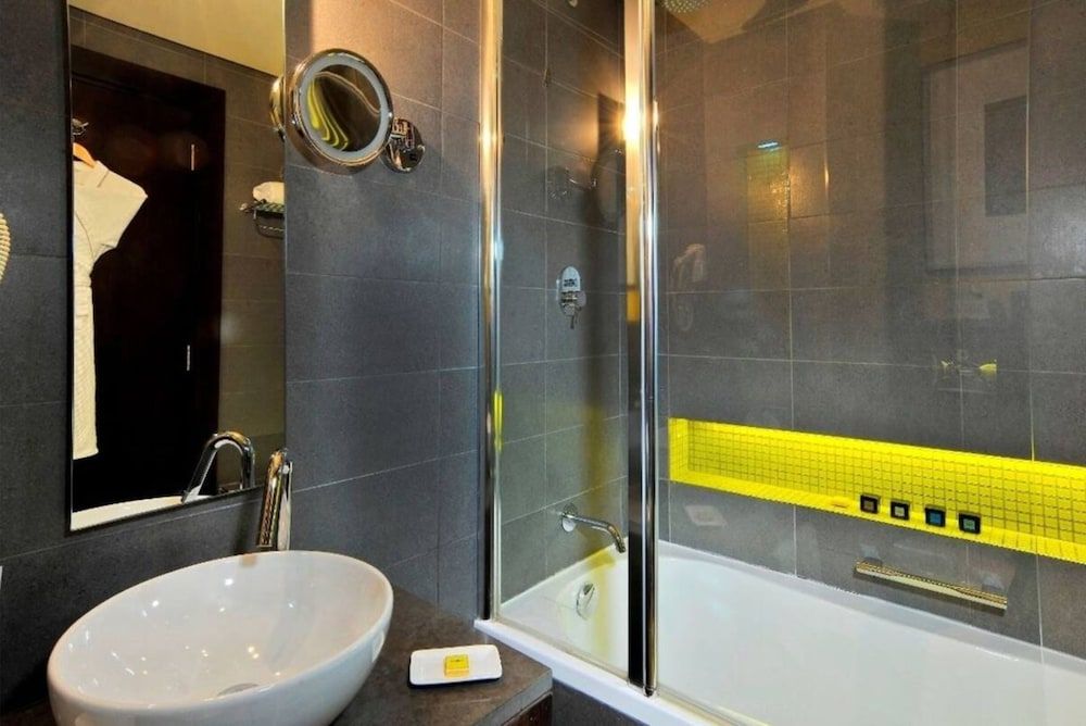 Hues Boutique Hotel Classic Double Room 6