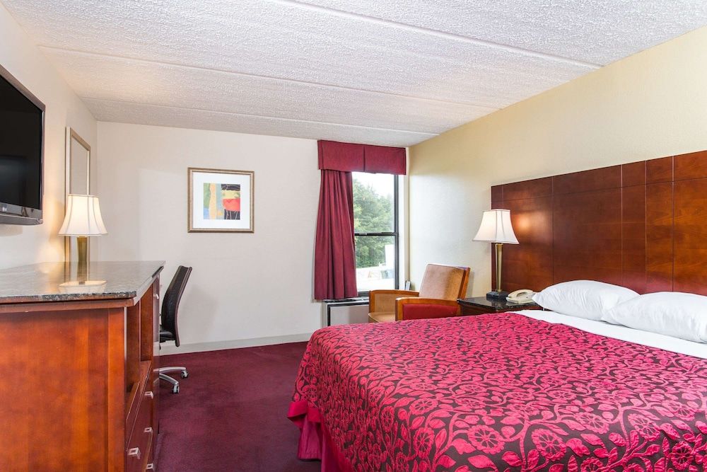 Standard Room, 1 Queen Bed