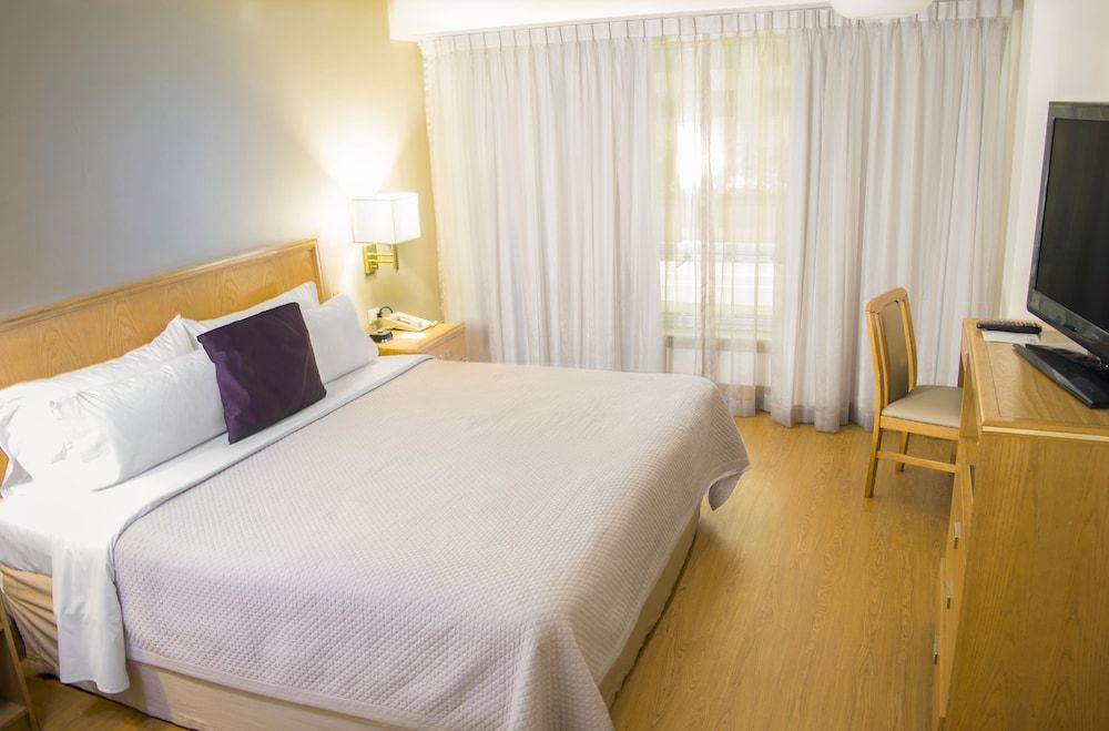 iStay Hotel Monterrey Histórico Deluxe Room, 1 King Bed 2