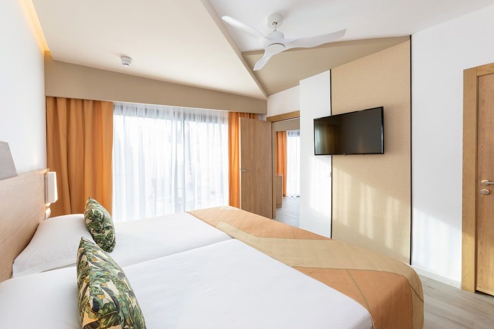 Family Room, Balcony (Standard)