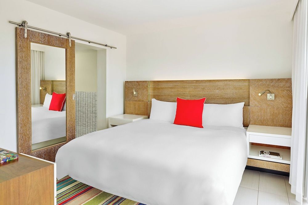 undefined Royal Palm South Beach Miami, a Tribute Portfolio Resort 5