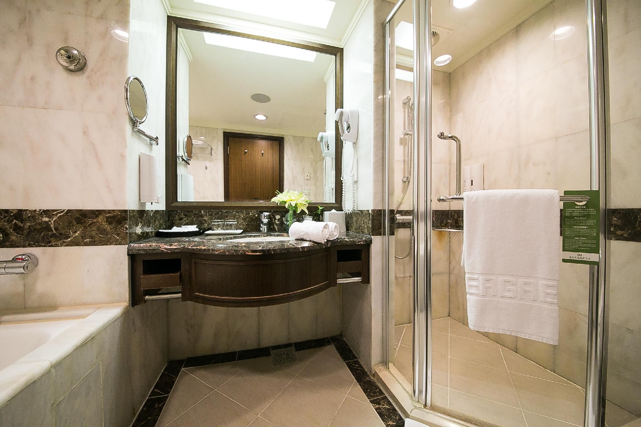 Evergreen Plaza Hotel (Tainan) Deluxe Twin Bed 3