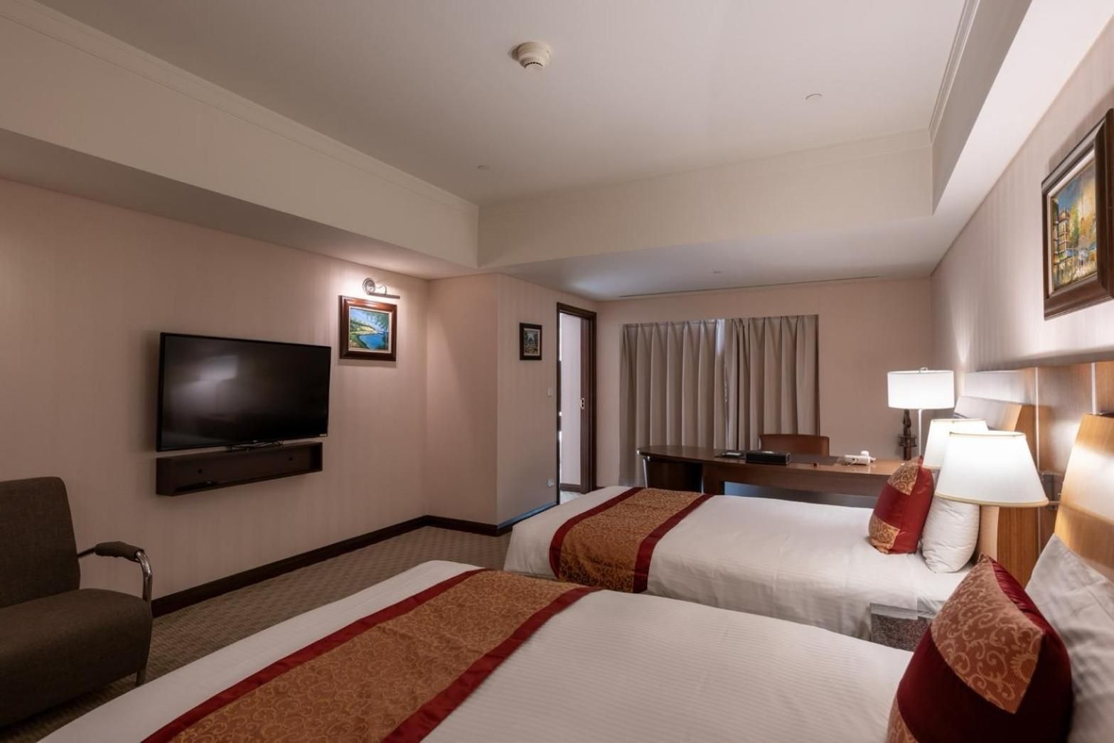 Evergreen Plaza Hotel (Tainan) Deluxe Twin Bed 2