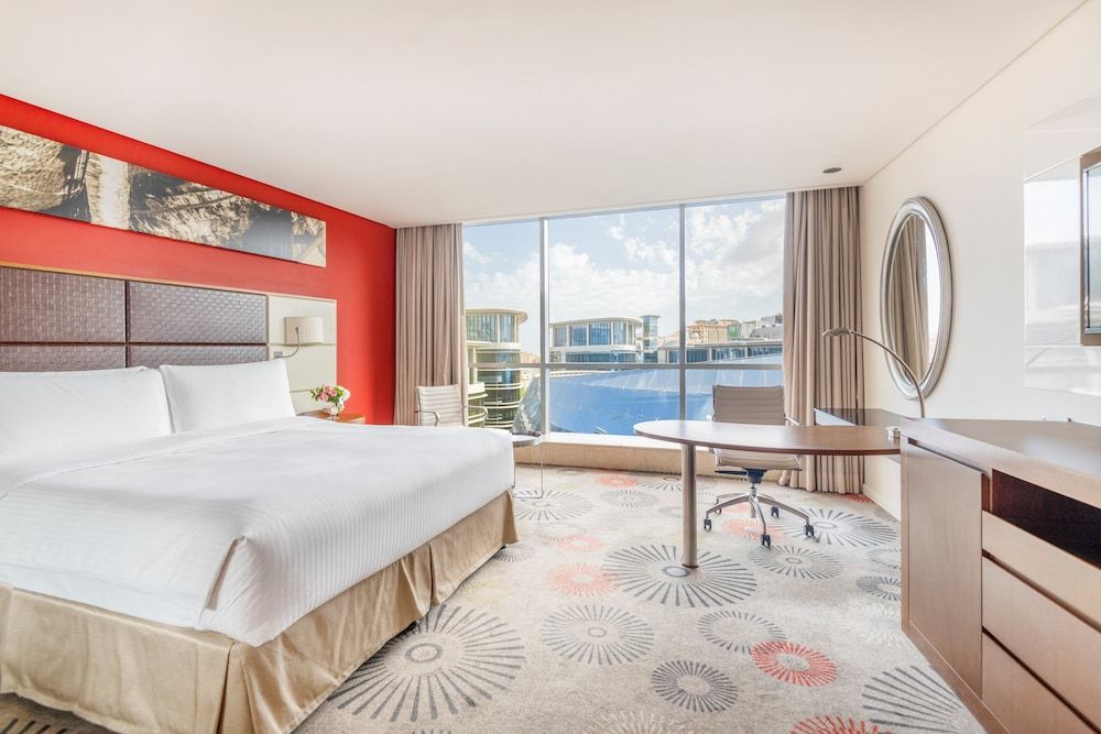 Suite, 1 King Bed, Smoking (Diplomatic)
