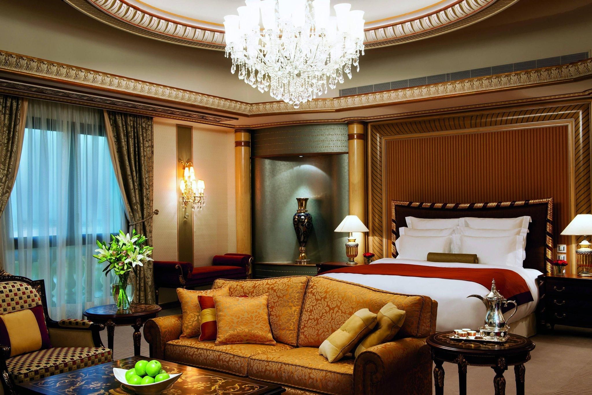 Royal Suite, 2 Bedroom Suite, Bedroom 1: 1 King, Bedroom 2: 2 Twin, Corner room