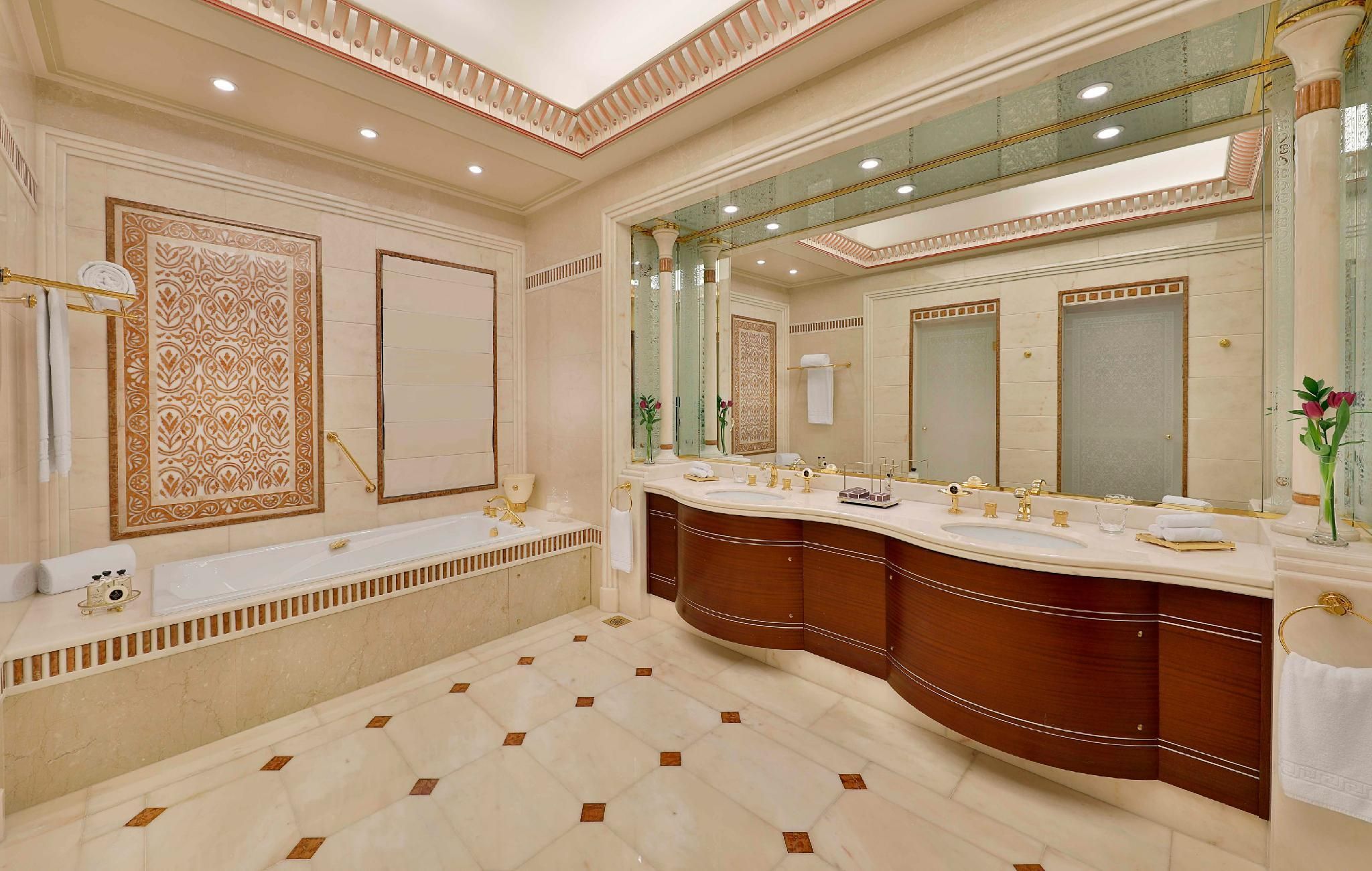 Royal Suite, 2 Bedroom Suite, Bedroom 1: 1 King, Bedroom 2: 2 Twin, Corner room