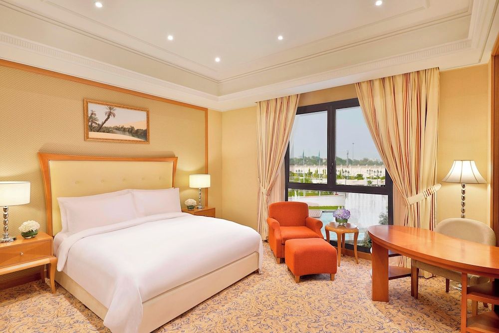 The Ritz-Carlton, Riyadh Room, 1 King Bed 8