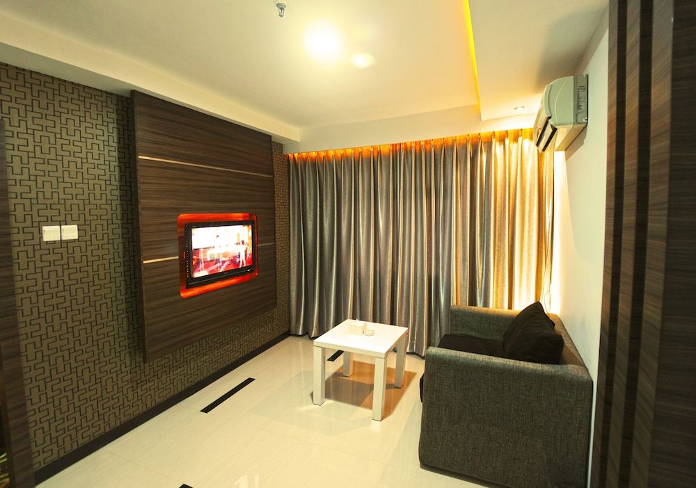 89 Hotel Executive Suite, 1 King Bed 3