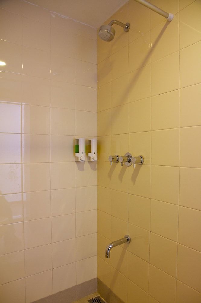 Amaris Hotel Ambon Standard Room, 1 King Bed 2