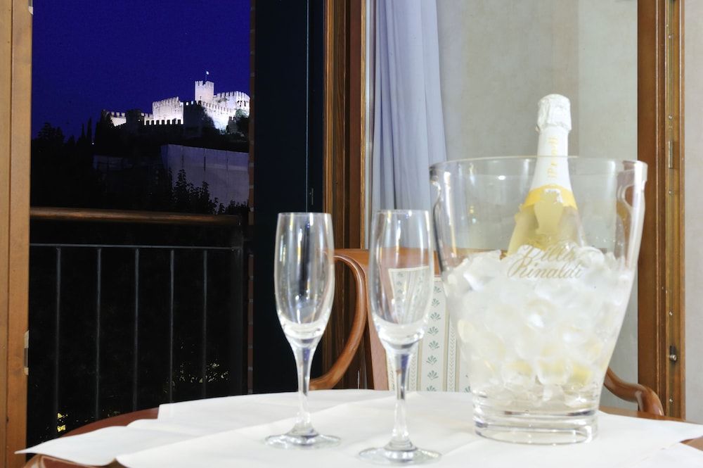 Hotel Roxy Plaza Junior Suite, 1 King Bed 3