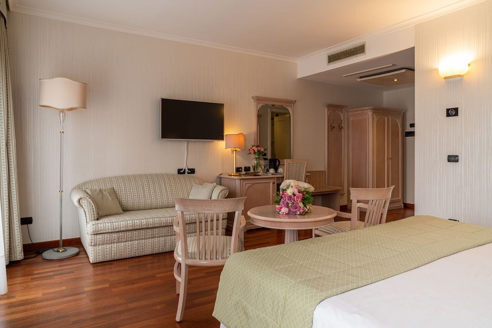 Hotel Roxy Plaza Superior Double Room Single Use 4