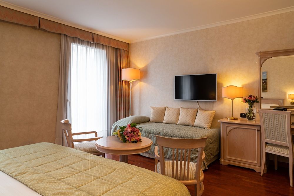 Hotel Roxy Plaza Superior Double Room Single Use 2