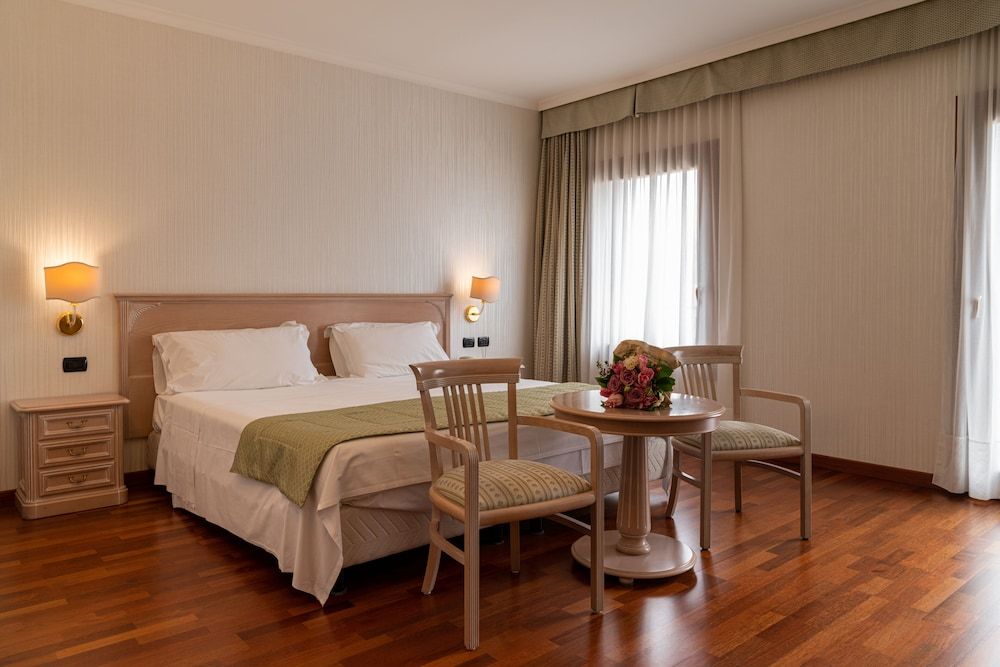 Hotel Roxy Plaza Superior Double Room Single Use 3