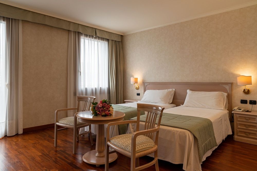 Hotel Roxy Plaza Superior Double Room Single Use 5