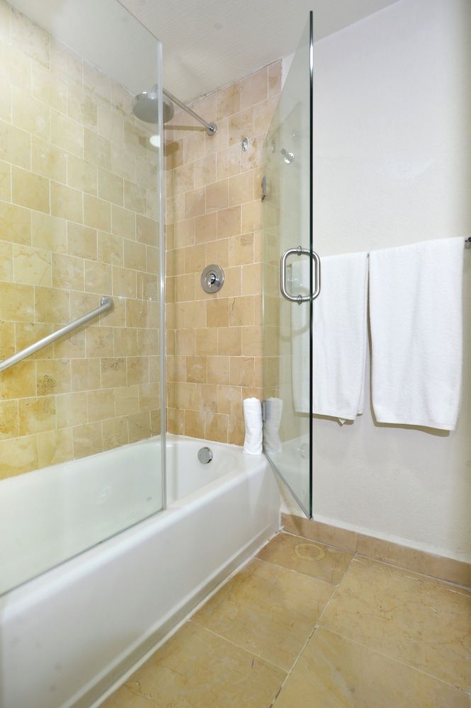 HB Xalapa Junior Suite King 8