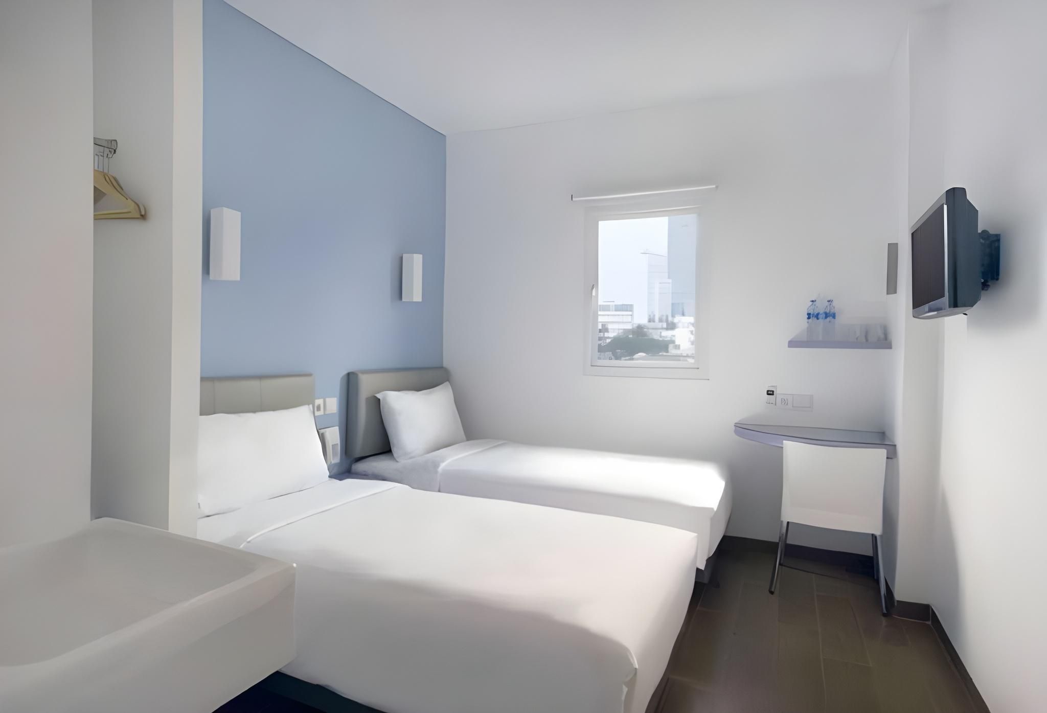 Amaris Hotel Senen Smart Twin Room 3