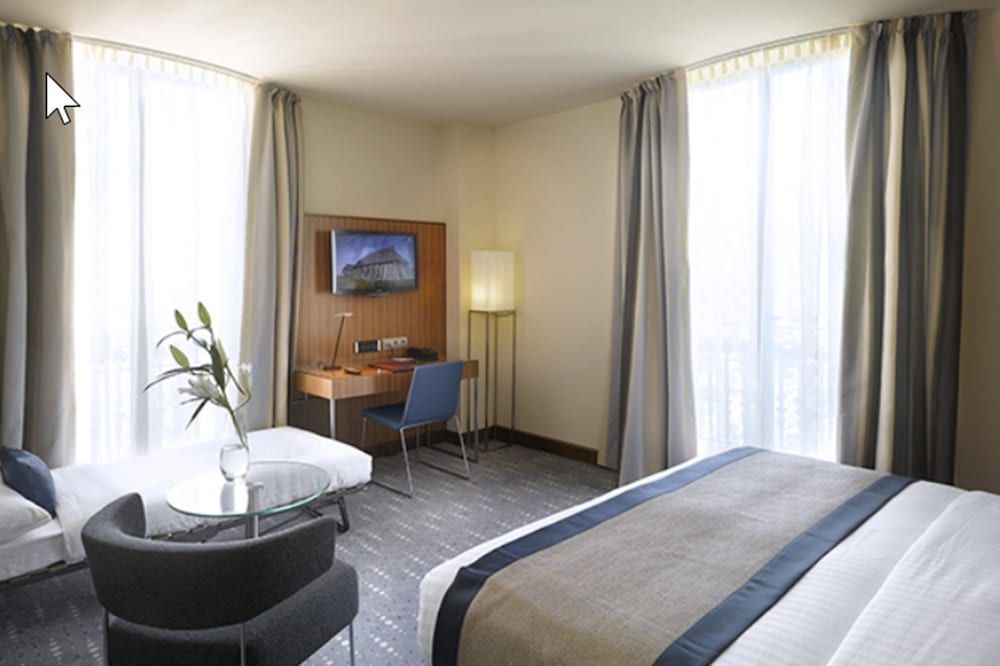 Borneta Picasso's Corner View 4