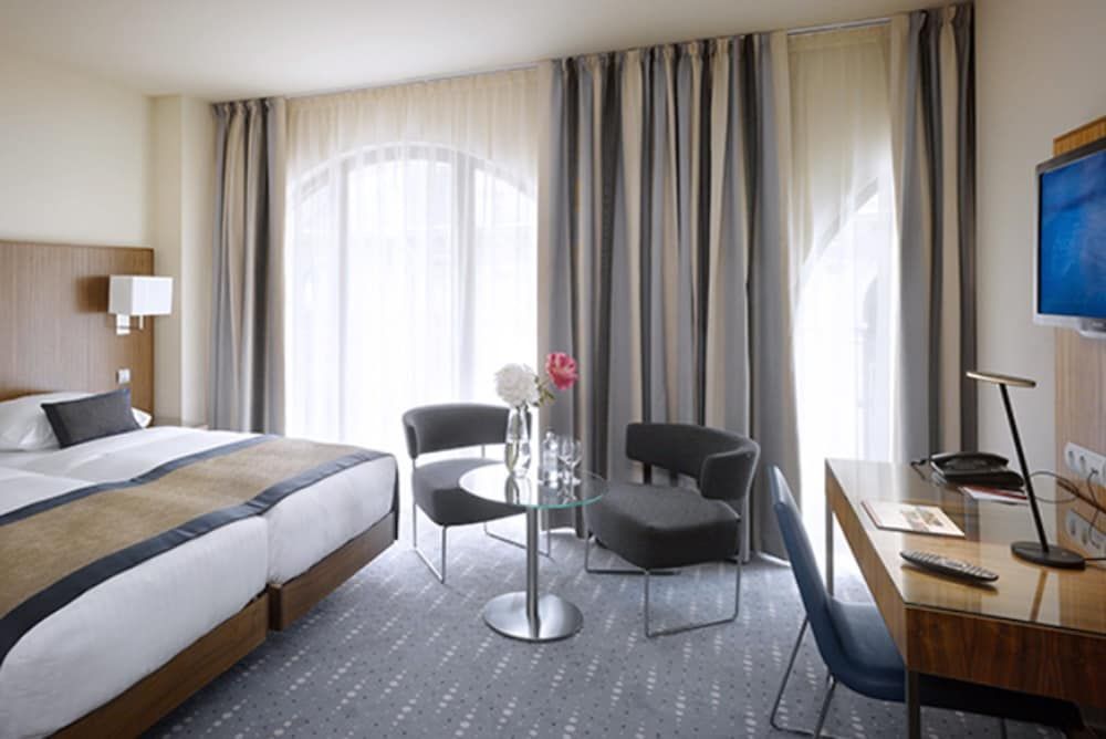 Borneta Picasso's Corner View