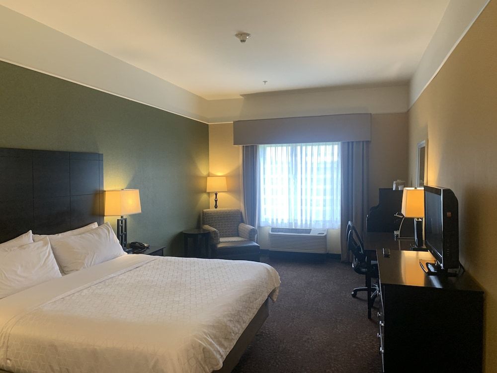 Suite, 1 King Bed, Jetted Tub (Additional Living Area)