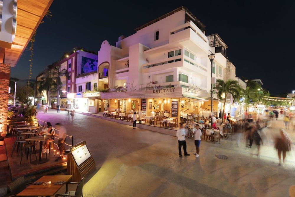 undefined The Palm at Playa 7