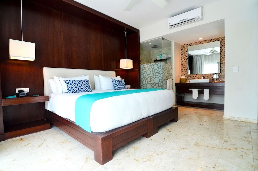 undefined The Palm at Playa 2