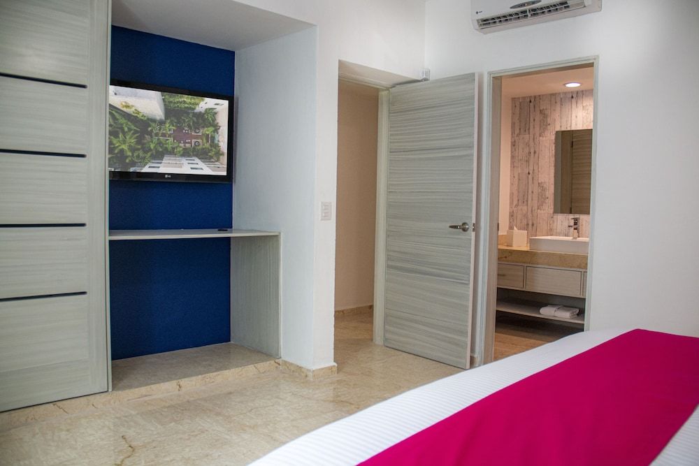 undefined The Palm at Playa 4