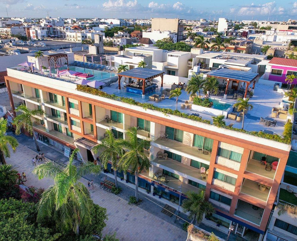 undefined The Palm at Playa 9