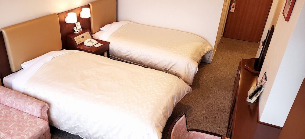 Twin Room, Smoking, River View