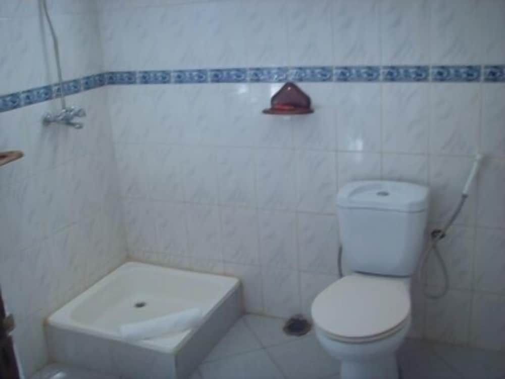 undefined Nelly's Inn 9