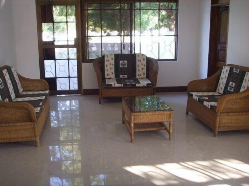 undefined Nelly's Inn 8