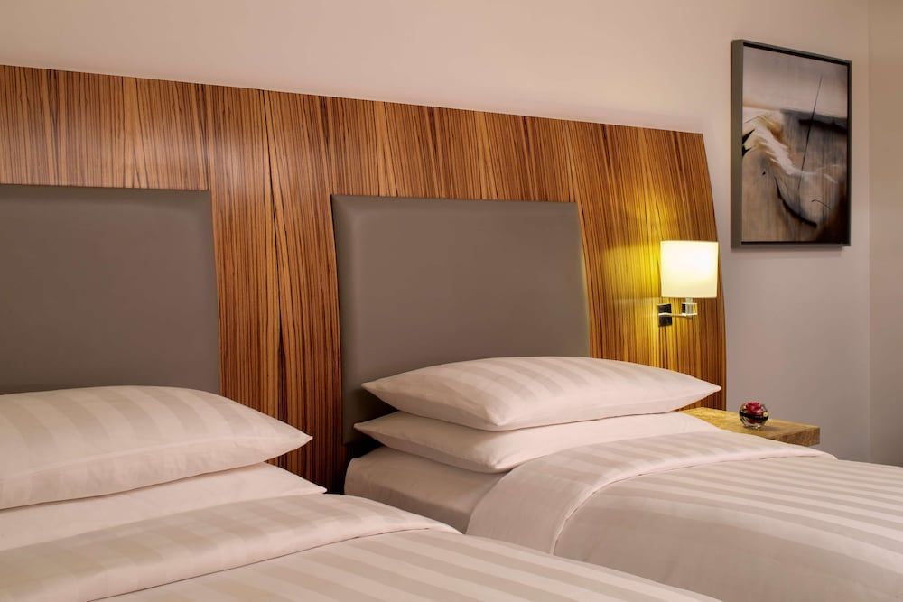 ANDAZ CAPITAL GATE ABU DHABI, BY HYATT Room, 2 Twin Beds 2