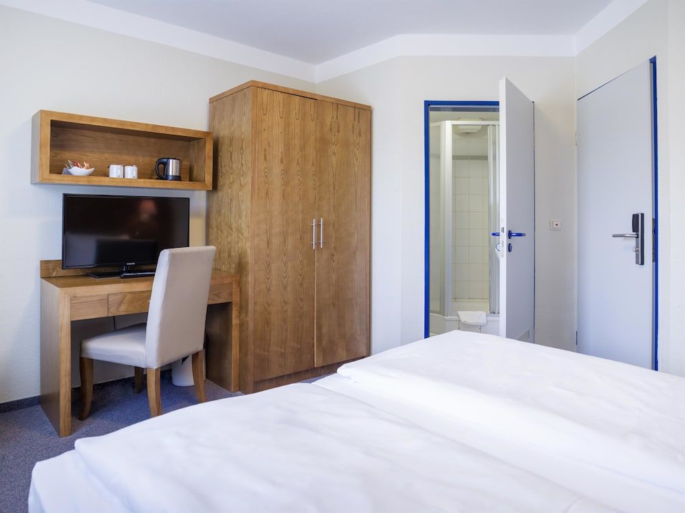 Standard Room, 1 King Bed