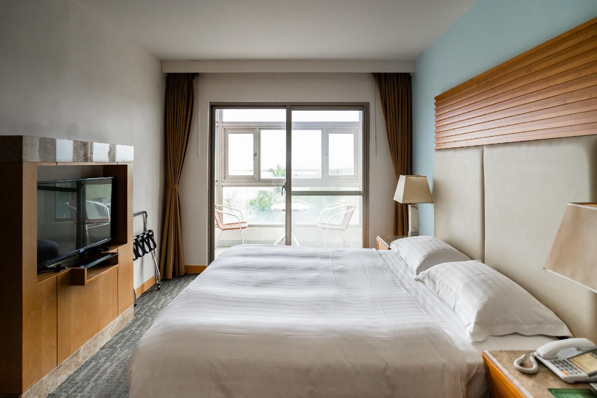 Deluxe Balcony Room