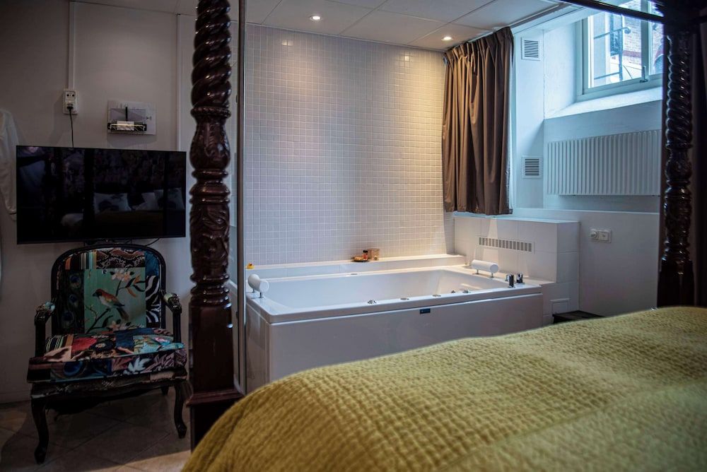 V Hotel Helsingborg, BW Premier Collection Premium Room, 1 King Bed, Non Smoking, Jetted Tub (Location - Below Ground) 6