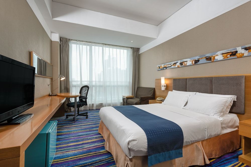 Standard Room, 1 King Bed, City View