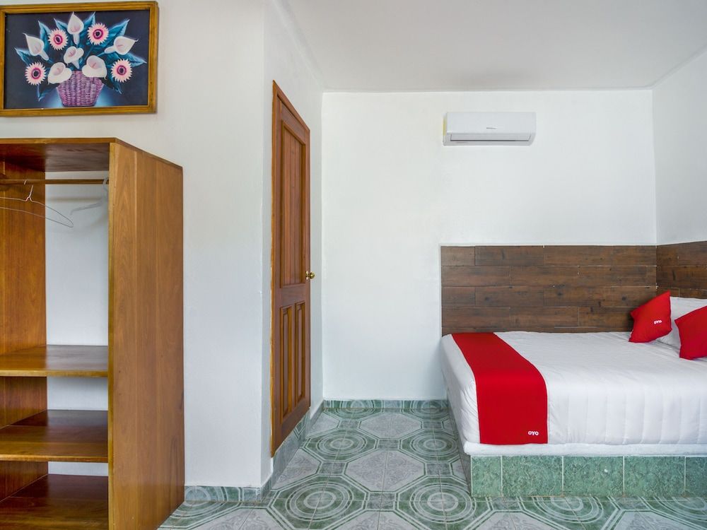 OYO Hotel Palma Real Standard Room (Three beds) 2