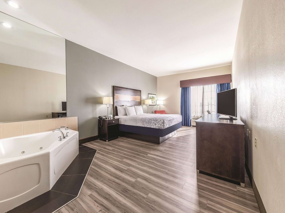 Deluxe Room, 1 King Bed, Non Smoking