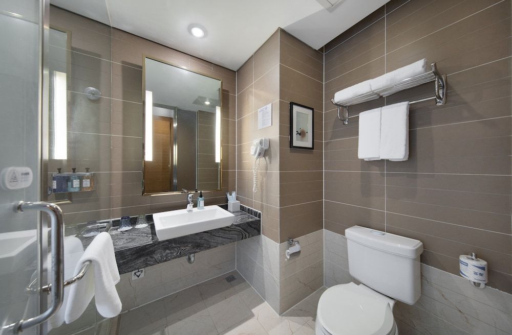 undefined Holiday Inn Express Chongqing Guanyinqiao by IHG 9