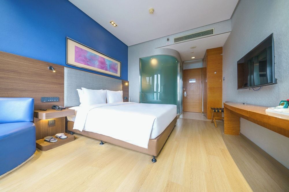 Holiday Inn Express Chongqing Guanyinqiao by IHG Standard Room, 1 King Bed