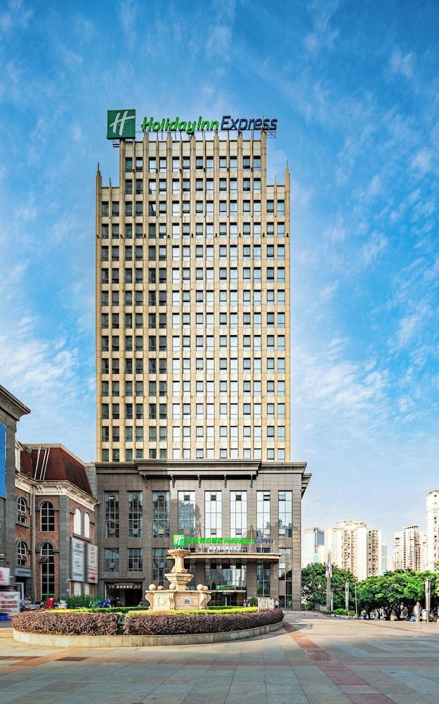 undefined Holiday Inn Express Chongqing Guanyinqiao by IHG 4
