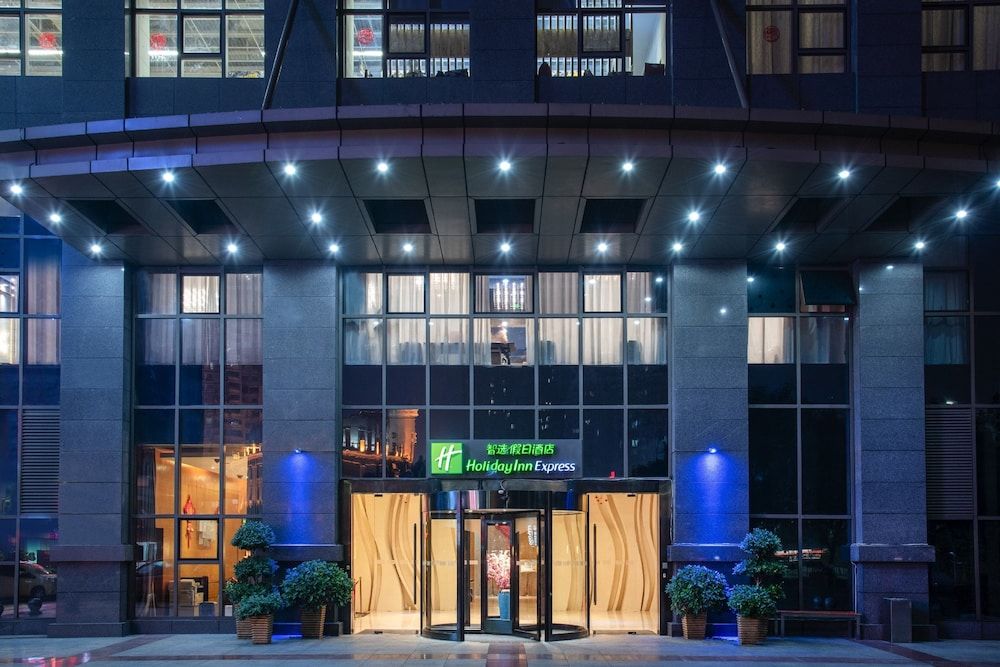 undefined Holiday Inn Express Chongqing Guanyinqiao by IHG 5