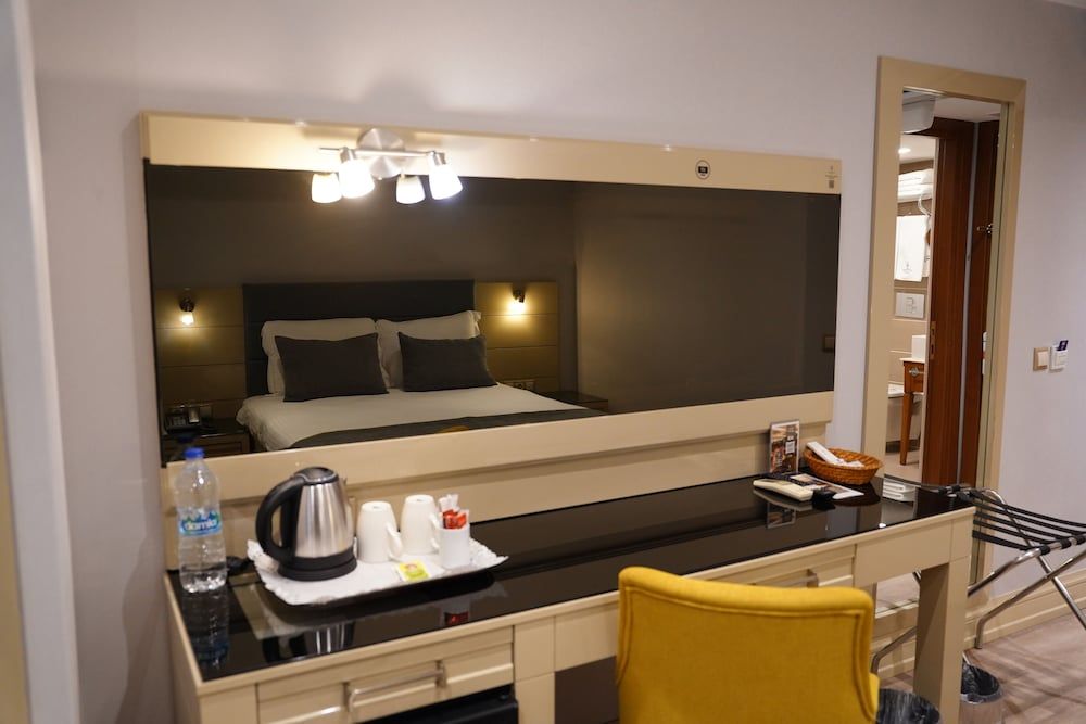 Amethyst Hotel Standard Double or Twin Room, 1 Double or 2 Twin Beds 6