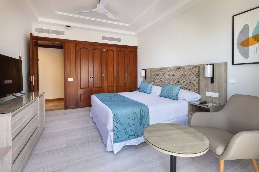 Single Room, Balcony