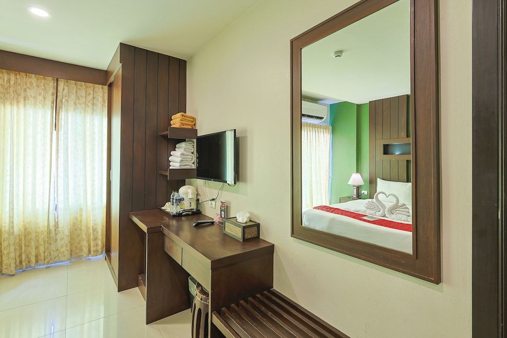 Gu Hotel Patong Superior Room 9