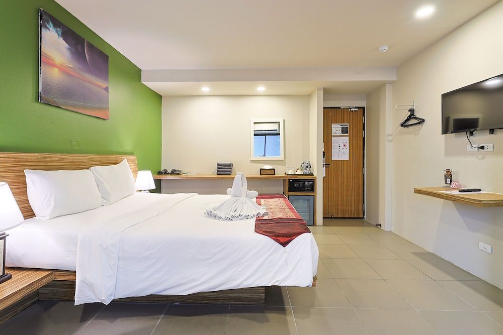 Gu Hotel Patong Superior Room 3