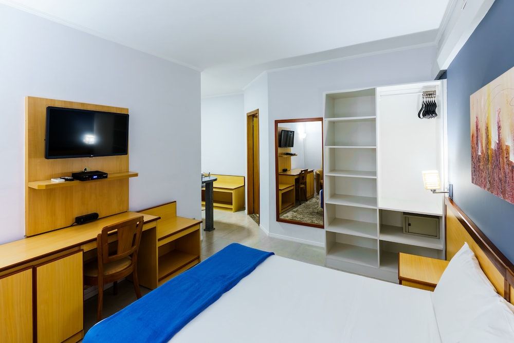 undefined Hotel Augusta Boulevard 10