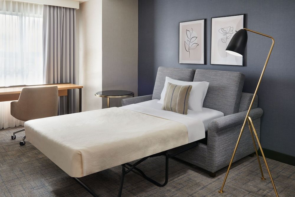 Residence Inn by Marriott Calgary Airport Studio, 1 King Bed with Sofa bed, Non Smoking 2