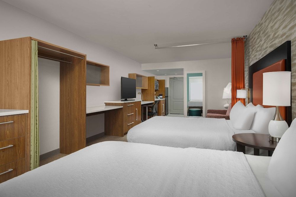 Studio, 2 Queen Beds