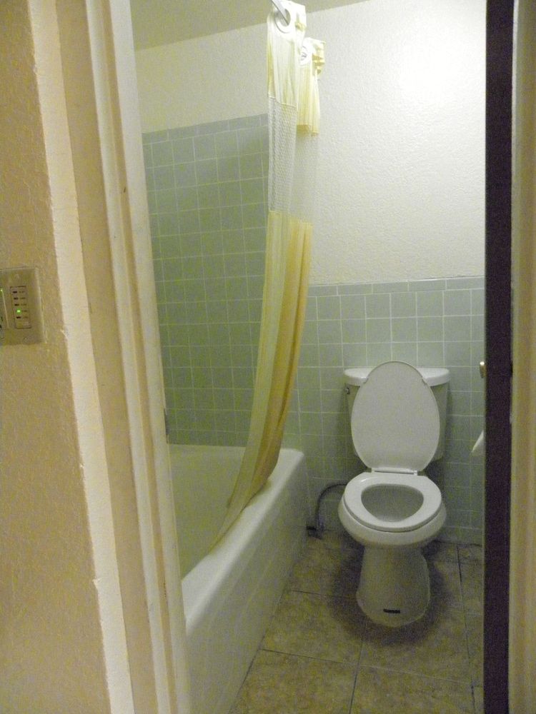 Guest Inn Standard Room, 1 King Bed, Smoking 9