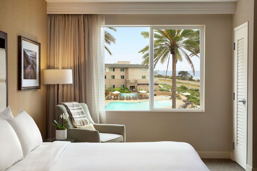 Room, 1 King Bed, Pool View
